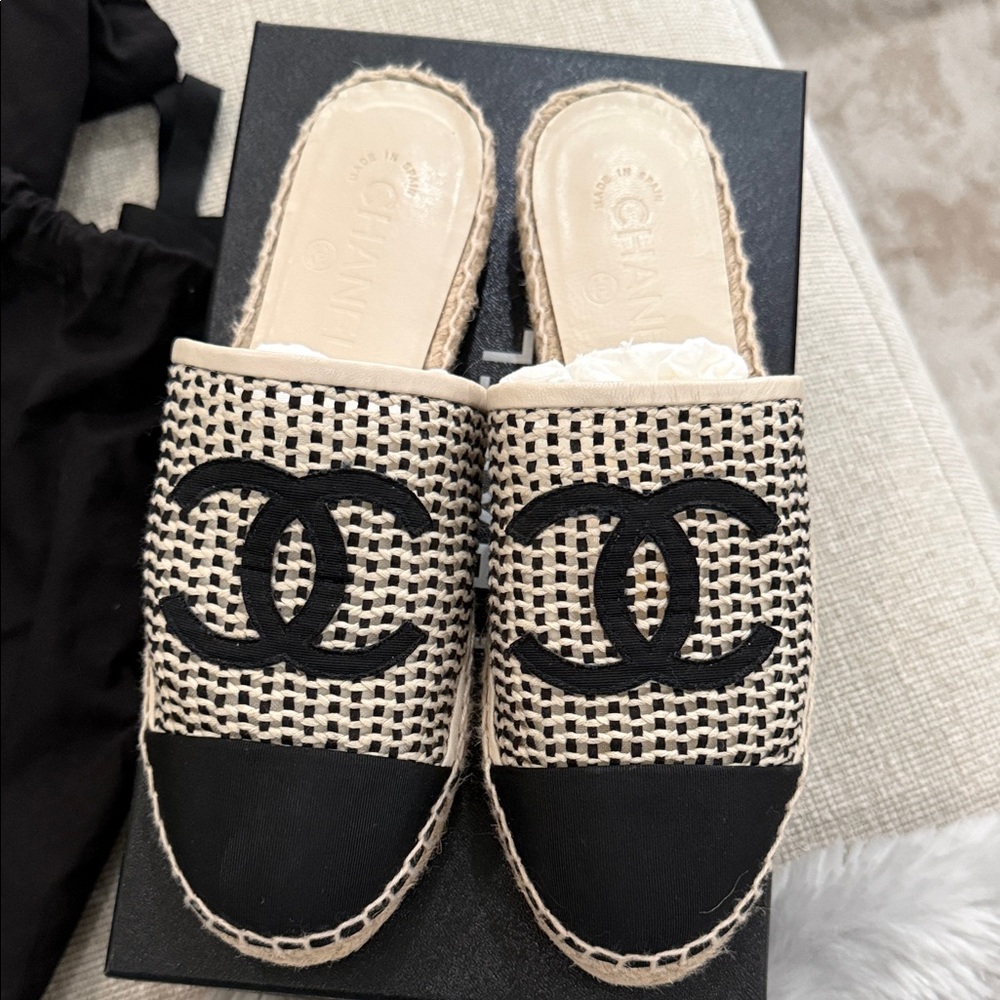 CHANEL Woven Black and Cream Espadrilles
